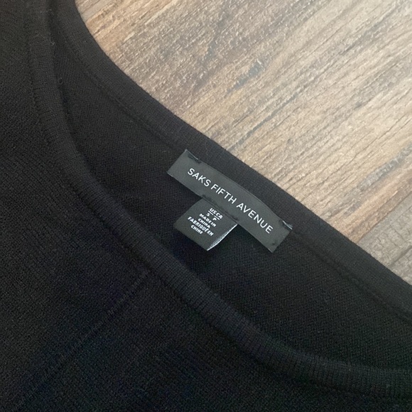 SAKS FIFTH AVENUE HOLIDAY SET - Picture 2 of 5